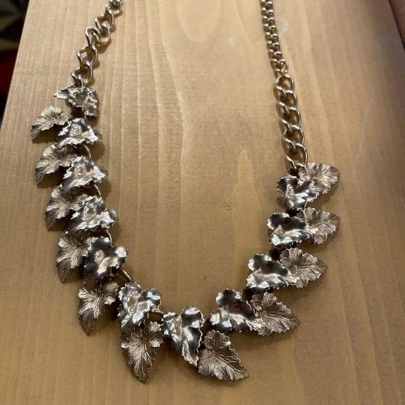 Vintage Leaf motif necklace - Picture 3 of 4